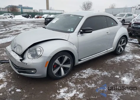 2013 Volkswagen Beetle 2.0T Turbo z USA, uszkodzony, nr VIN 3VWVA7AT3DM620653